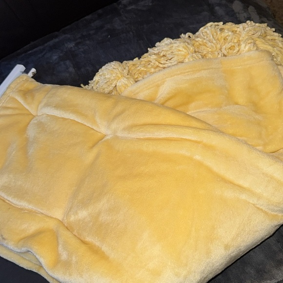 Throw - Picture 2 of 3